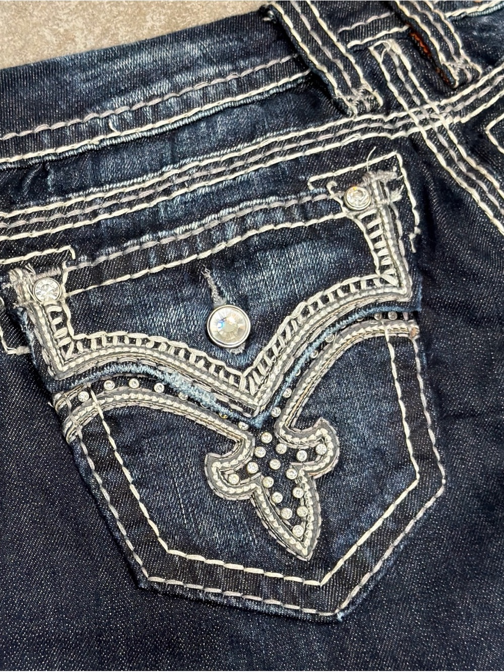 NWT Rock and Revival Darcy Easy Boot Bling Dark Wash Jean Embellished - Picture 3 of 11